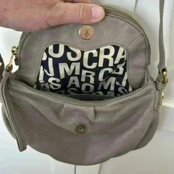 Marc by Marc Jacob’s medium size tan/beige crossbody - Picture 5 of 11